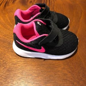 Toddler Nike girls shoes